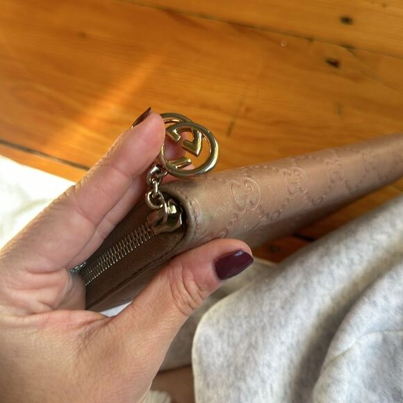 Gucci Wallet - dusty rose with embossed logo - Picture 6 of 8